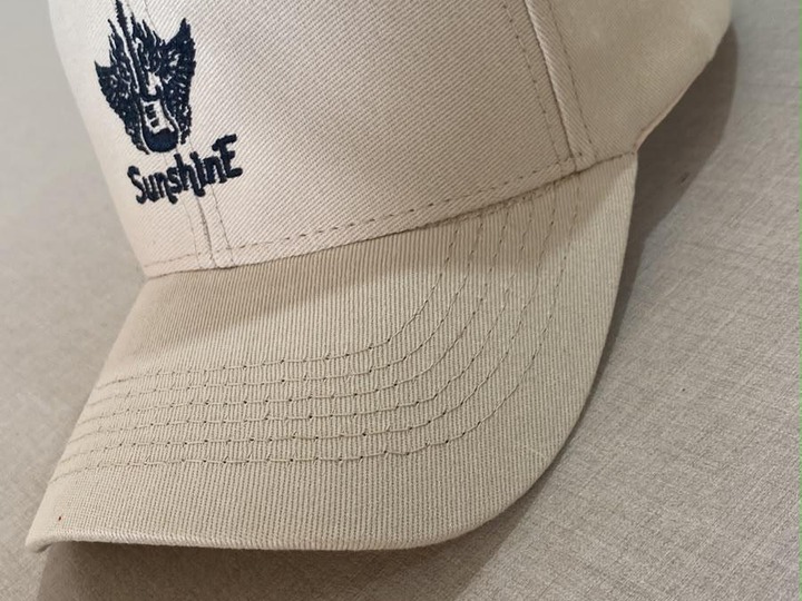 Boné personalizado corporativo com aplicação de marca